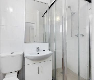 Ground Floor Apartment With Courtyard! - Photo 5