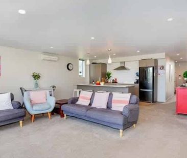 HALSWELL - FOUR BEDROOM HOME + PLUS STUDY, THREE BATHROOMS, HEAT PU... - Photo 4