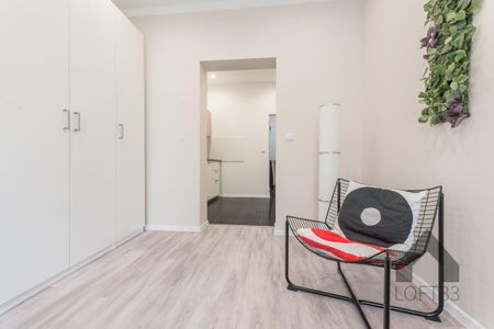 Piękna i wyposażona kawalerka w centrum Jaworzna do wynajęcia | Spacer 3D - Фото 5