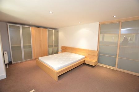 3 bedroom flat to rent - Photo 4