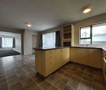 Spacious and Secure Three-Bedroom Home in Aranui - Photo 6