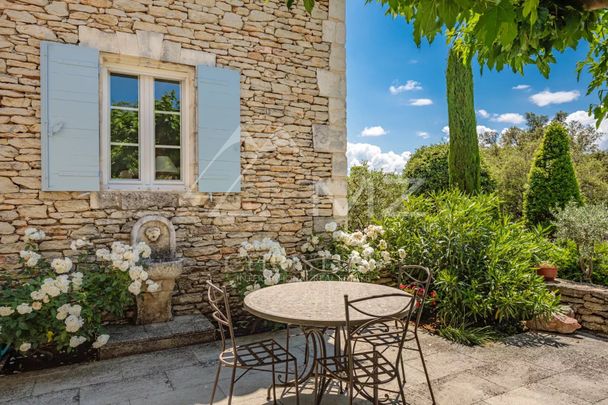 Gordes - Superbe maison en pierres proche du village - Photo 1