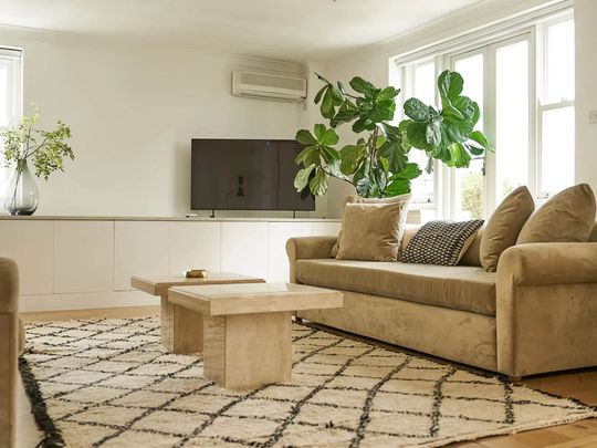 Penthouse with wrap-around terraces in Little Venice - Photo 1