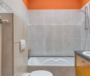 Goed gelegen woning met 3 slaapkamers en 2 badkamers in een rustige... - Photo 2