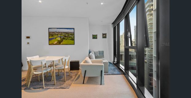 Stylish Furnished Apartment in Prime Brisbane CBD Location! - Photo 1