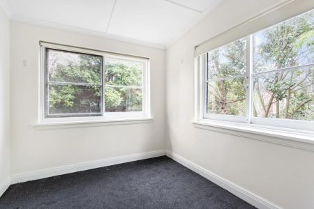 Period Charm With Huge Courtyard! - Photo 2