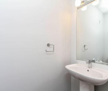 For Lease - 702 DONERAILE Walk, Barrhaven, Ontario - Photo 2