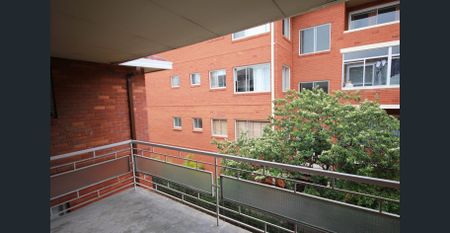 LOVELY APARTMENT IN A GREAT LOCATION! - Photo 4