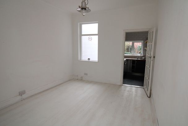 £1,225 - References Pending - Photo 1