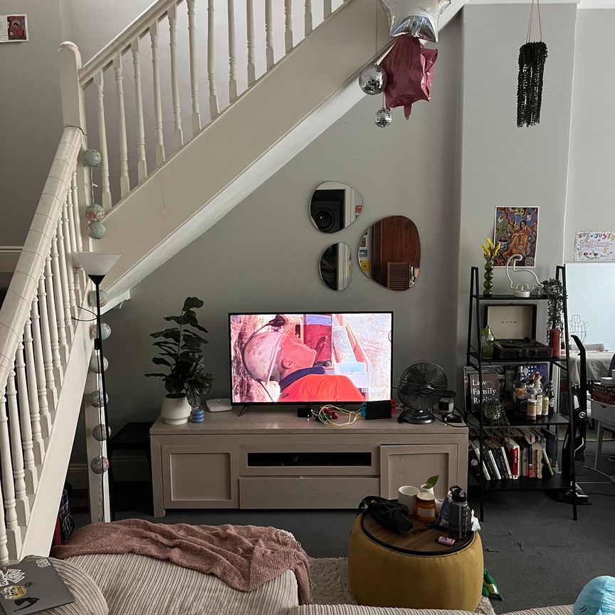 Chippendale - Photo 1