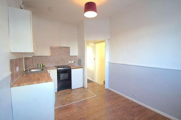 Manningtree Road, Ruislip, HA4 - Photo 1