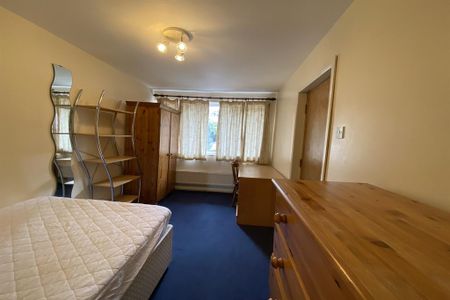 6 bedroom detached house to rent - Photo 4