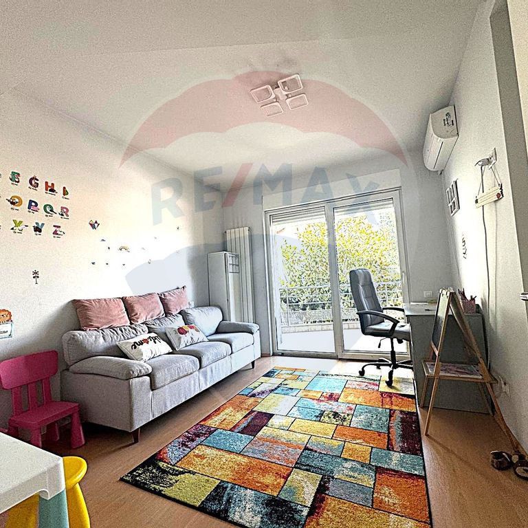 Casă / Vilă spațioasă de închiriat – Militari, zon... - Fotografie 1