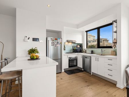 18/174 Esplanade East Port Melbourne VIC 3207 - Photo 4