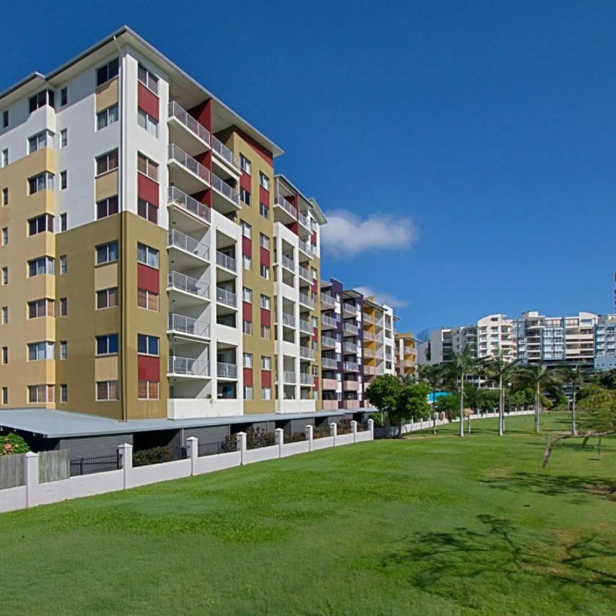 Unit 42/11-17 Stanley Street, Townsville City. - Photo 1