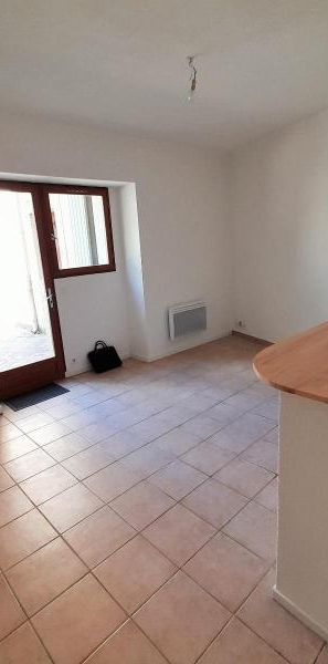 Location Appartement 1 pièce 25m² PEYROLLES EN PROVENCE 13860 - Photo 1