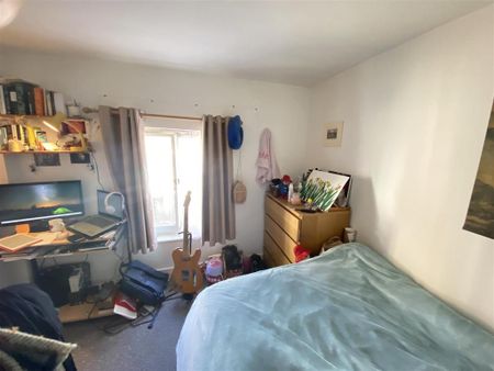 3 bedroom flat to rent - Photo 2