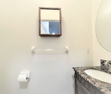 For Lease - 137 Bothwell Crescent, Newmarket, Ontario - Photo 2