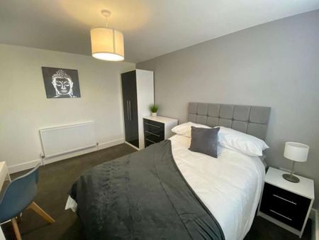 1 bedroom in a house share to rent - Photo 2