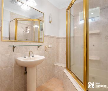 Spacious Family Home with a huge backyard! - Photo 6