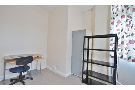 4 bedroom end of terrace house to rent - Photo 4