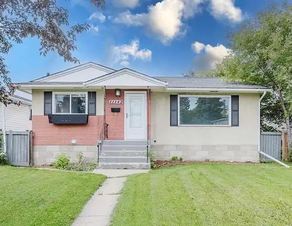 Bright 2/3 Bedroom Suite for Rent in Beautiful Highlands | 11142 50 Street Northwest, Edmonton - Photo 1