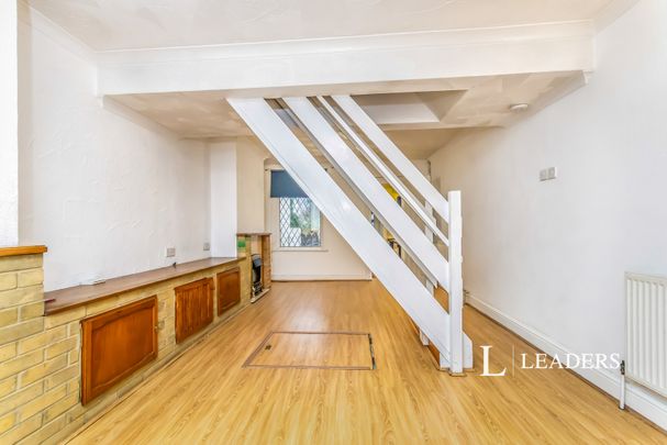 2 bedroom house to rent Whitehorse Hill, Chatham, Kent, ME5 - Photo 1