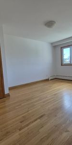 Ville Saint-Laurent: Grand duplex de 5 1/2 disponible à l'étage supérieur. - Photo 3