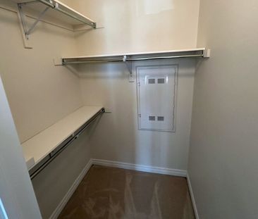 For Lease - 2370 Khalsa Gate Unit# 302, Oakville, Ontario - Photo 1