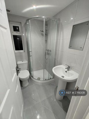 1 bedroom in a house share to rent - Photo 4