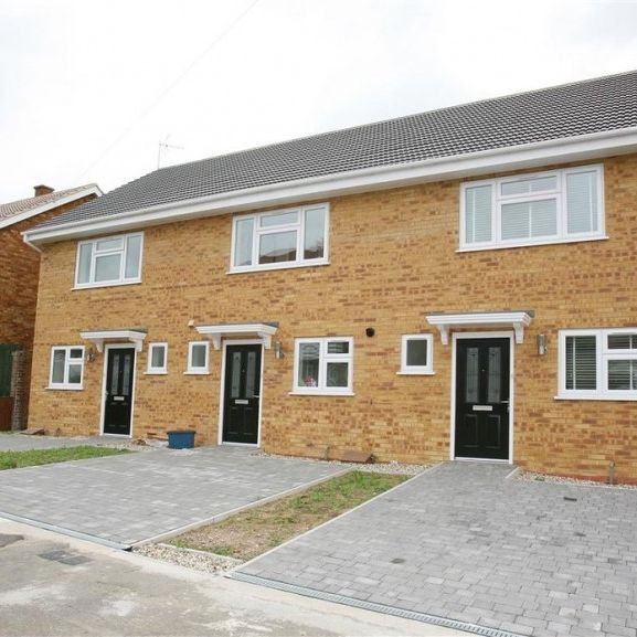 Fairview Drive, Chigwell, Essex IG7 - Photo 1