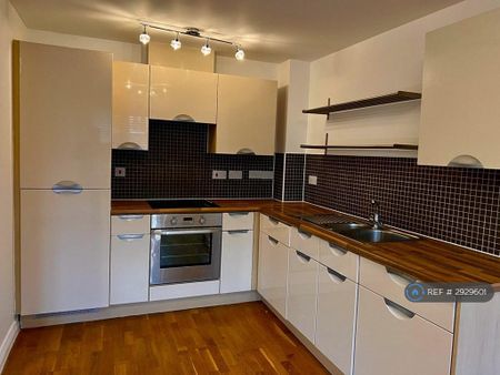 2 bedroom flat to rent - Photo 3