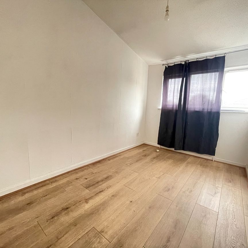 4 Bed Terraced House, Westbury Road, IG11 - Photo 1