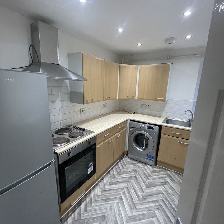 2 Bed Flat, Greenfield Road, L13 - Photo 1