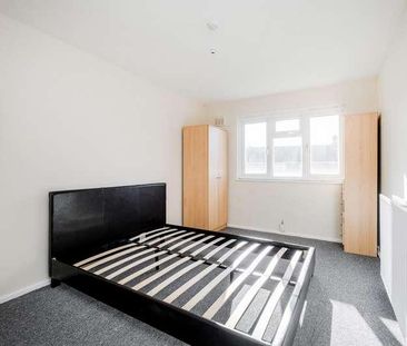 Brading Crescent, Wanstead, E11 - Photo 5