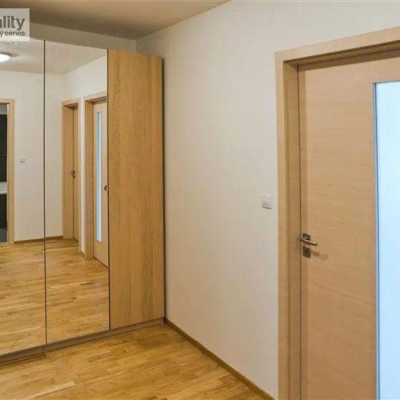 Pronájem bytu 2+kk s lodžií a garážovým stání, Lidická ul. Plzeň - Photo 1