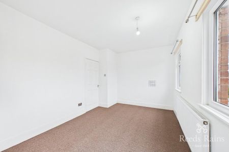 2 bedroom semi-detached house to rent - Photo 4