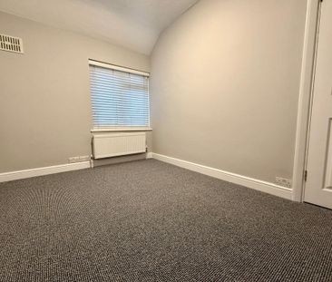 2 bedroom end of terrace house to rent - Photo 4