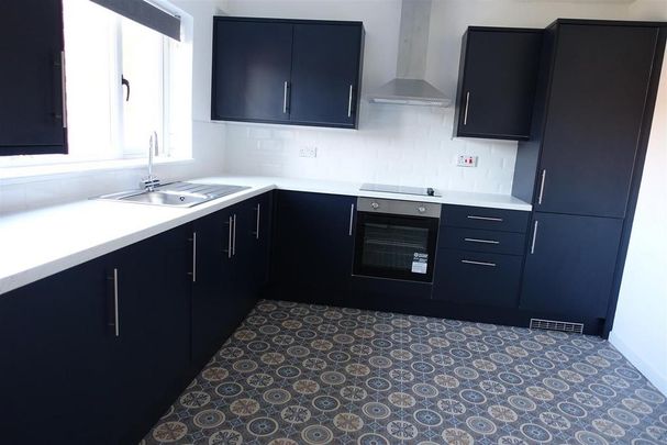 3 bedroom semi-detached house to rent - Photo 1