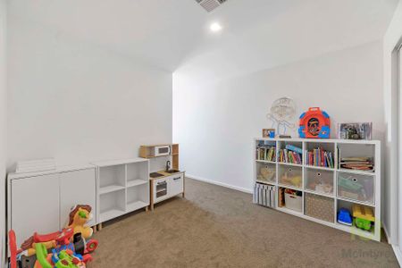 Water views! Waterfront town house in Greenway's Shoreline Villas - Photo 2