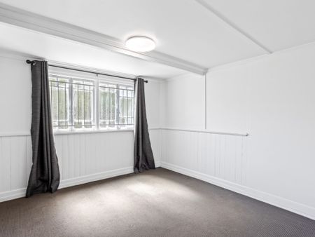 Freshly Renovated Home in a Prime East Brisbane Location - Photo 2