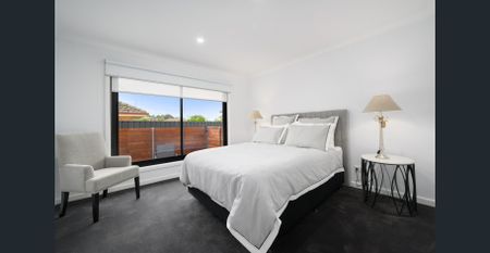 A League of Its Own - Fully Furnished 2 Bedroom Central Apartment - Photo 3