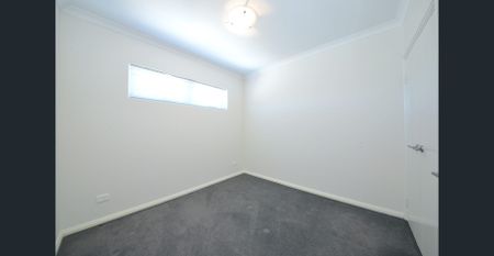 Low maintenance, modern, family home. - Photo 4