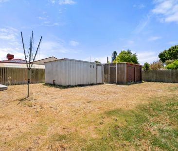 Four bedroom home with workshop, patio & side access. - Photo 3