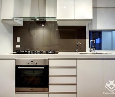 Spacious and Stylish Townhouse, Lessor would pay for the gardening - Photo 5