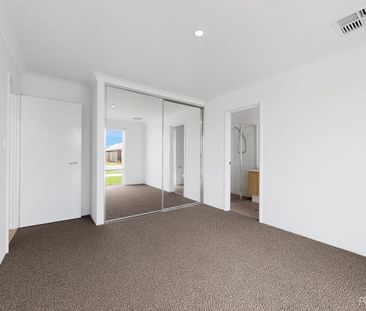 BRIGHT, BALANCED AND BEAUTIFULLY DESIGNED - Photo 2