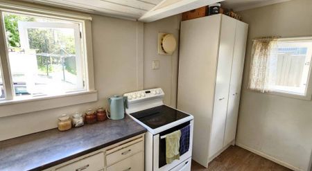 FOUR BEDROOM FAMILY HOME IN ELTHAM - Photo 2