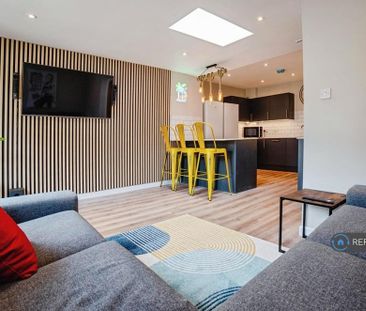 8 bedroom semi-detached house to rent - Photo 1