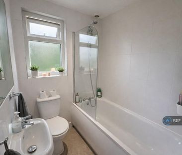 1 bedroom in a house share to rent - Photo 6