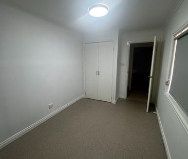 Beautifully Renovated 4-bedroom 2-bathroom Home. - Photo 2